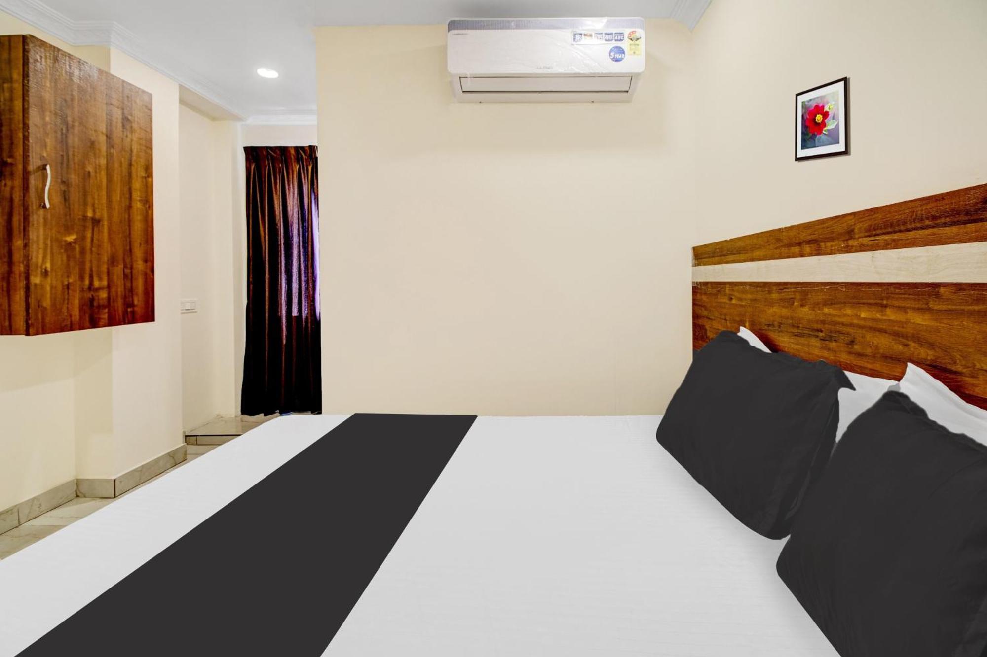 Hotel O Leela Elite Vijayawāda Esterno foto