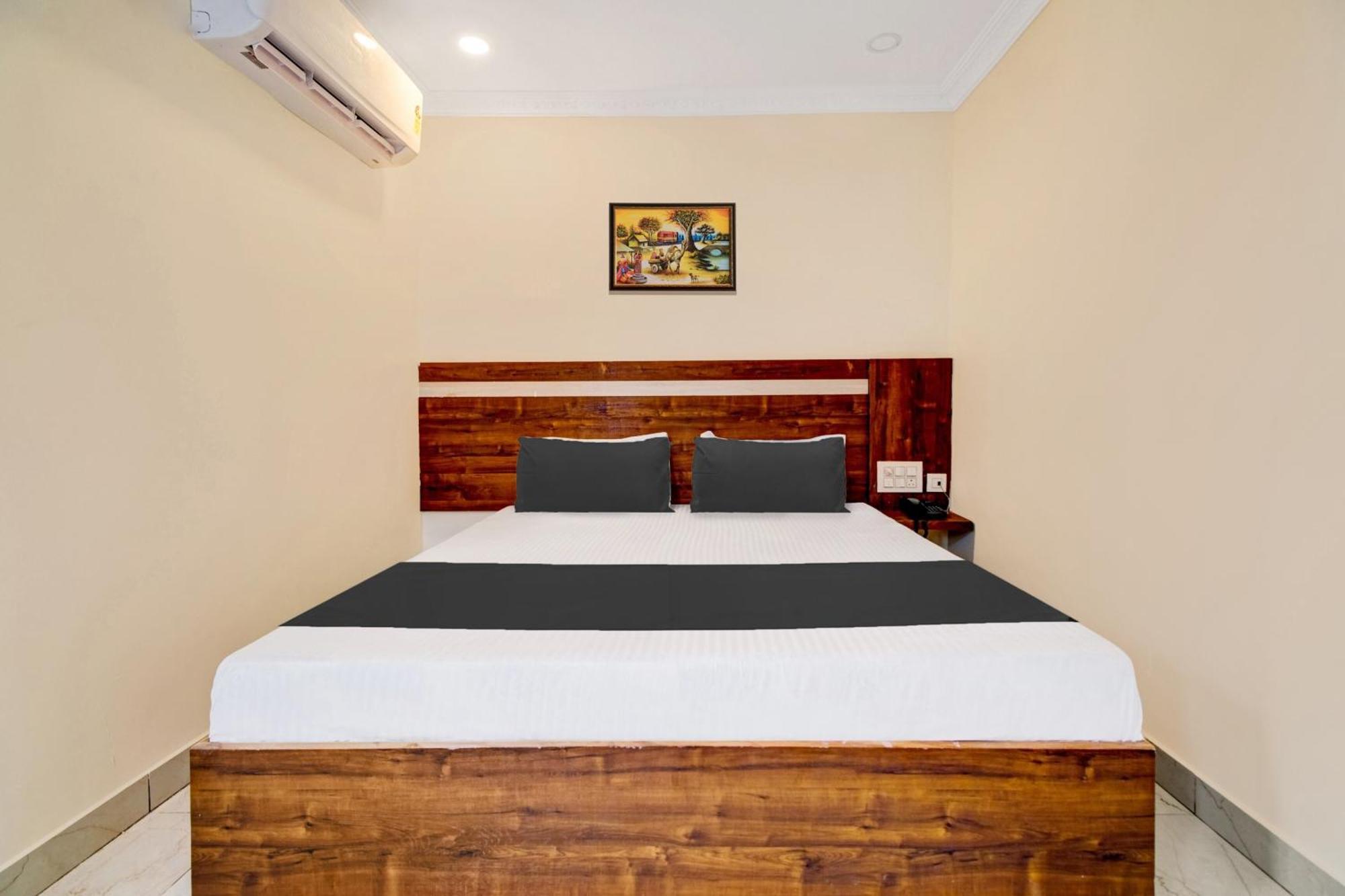 Hotel O Leela Elite Vijayawāda Esterno foto