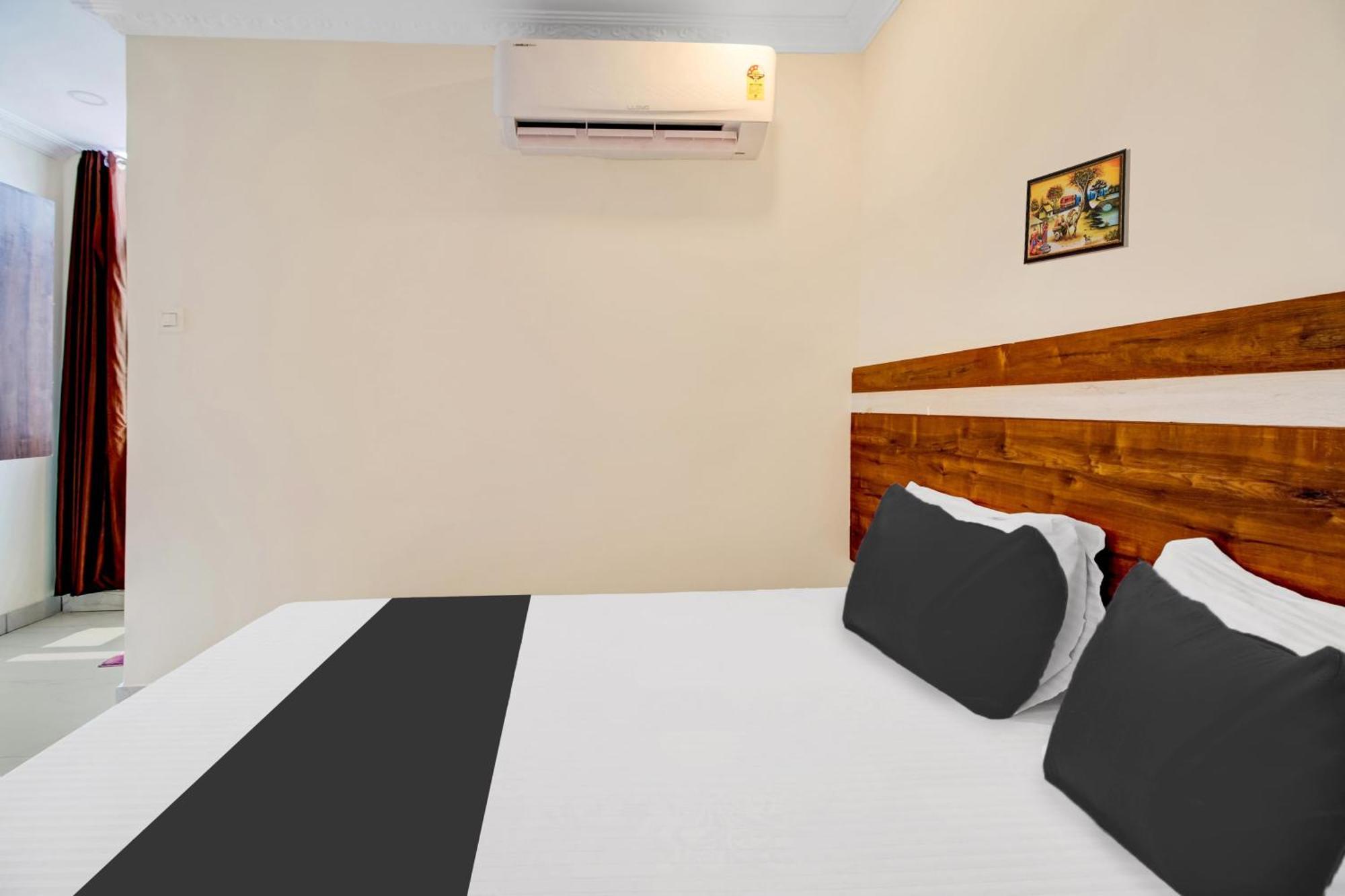 Hotel O Leela Elite Vijayawāda Esterno foto